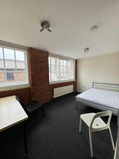 Bright double bedroom with exposed brick featur...
