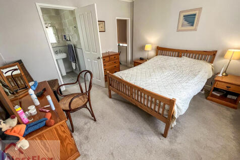 Master bed - PE12 9HB.CH4tr