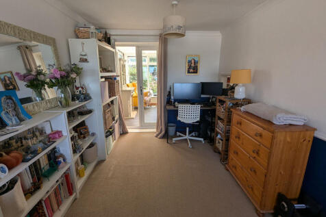 8 Ambrose Court, Mount Ambrose, Redruth. TR15 1QX photo 3