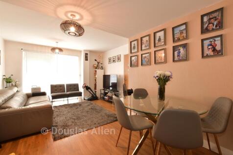 Kitchen/ Dining Area