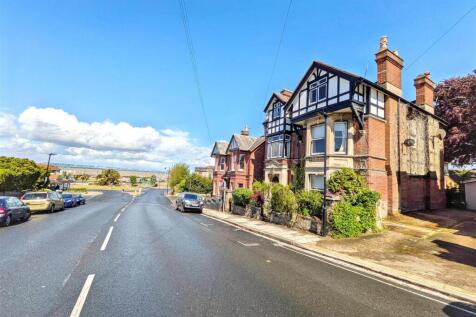 Front Aspect &amp; Street Scene