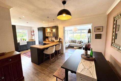 KITCHEN/BREAKFAST/DINING ROOM