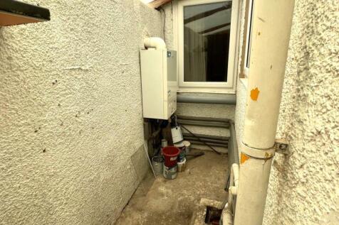 ENCLOSED COVERED PASSAGEWAY