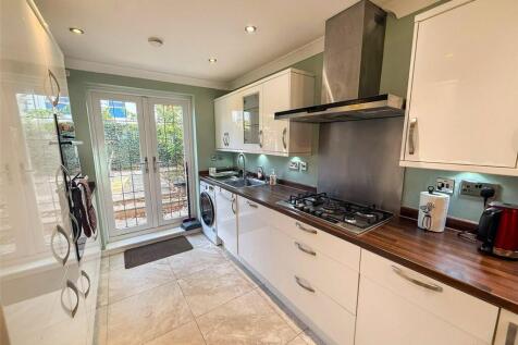 Langham Place, Egham, Surrey, TW20 photo 3