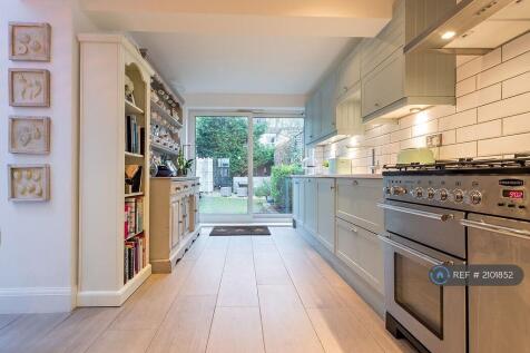 Kitchen/Dining Area
