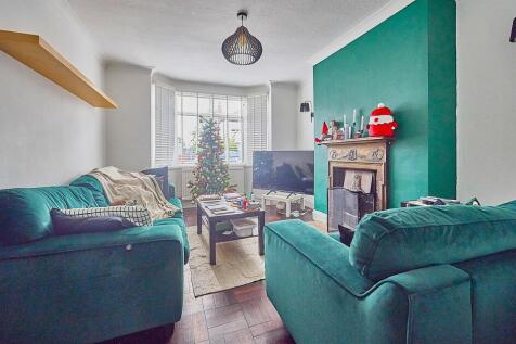 FRONT LOUNGE
