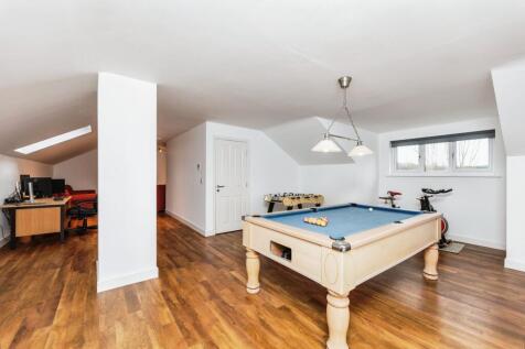 Bedroom 5/Games Room