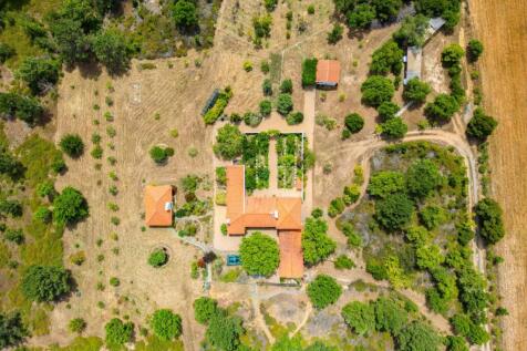 Exclusive Estate Between the Atlantic Ocean and th