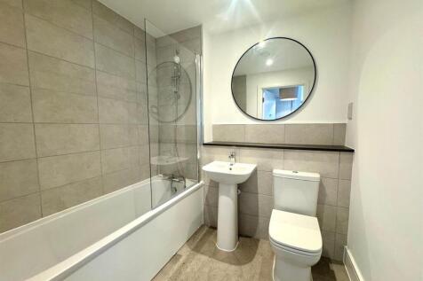 Main bathroom.jpeg