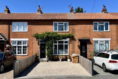 Egham, TW20 - property photo