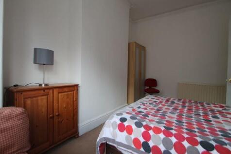 A cozy bedroom featuring a comfortable double b...
