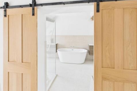 Master Bedroom En-suite