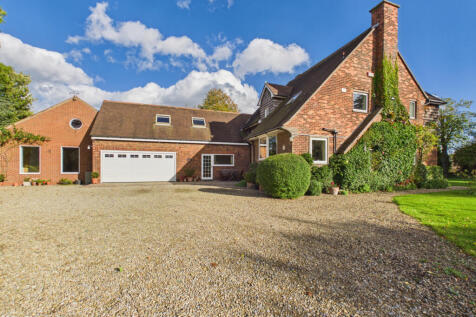 5 Bedroom Detached House - For Sale