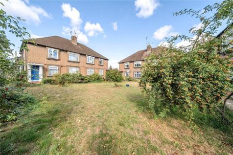London, W7 - property photo