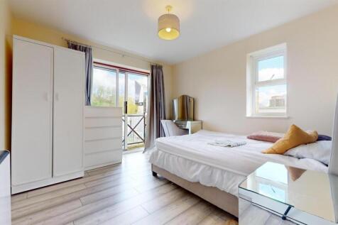 buy to let property for sale at isle of dogs, E14 