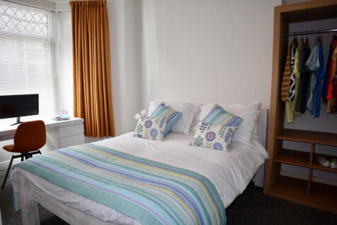 Mackintosh Place, Roath, Cardiff photo 2