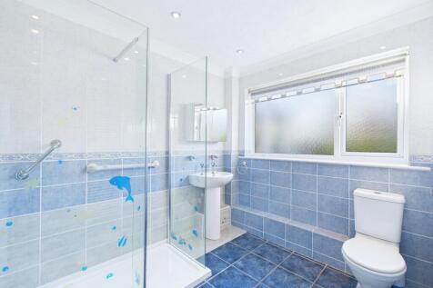 CAM01909G0-PR0438-STILL005