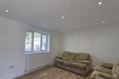 Northern Road, Slough, Berkshire, SL2 photo 3