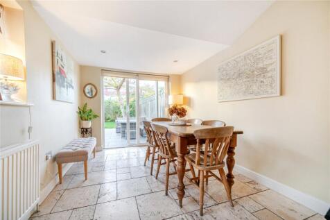 4 bed, 2 bath End of Terrace in belfast - Photo 5