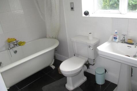 Bathroom.JPG