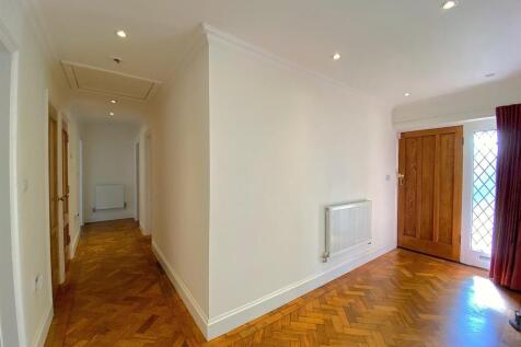 36 Terminus Ave - Hall.jpg