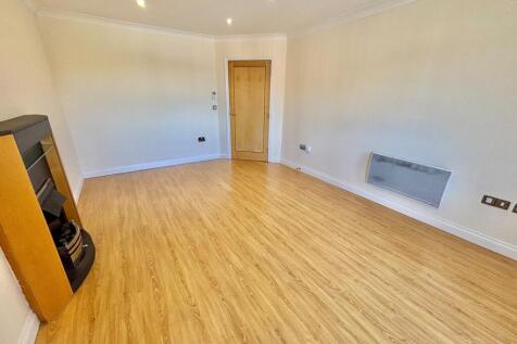 Derby Court, Bury, BL9 photo 3