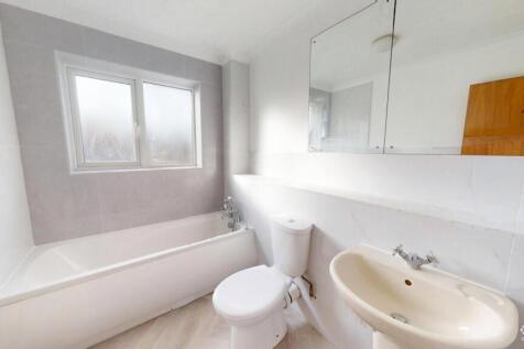 7-Long-Meadow-Close-12082025_144032_defurnished