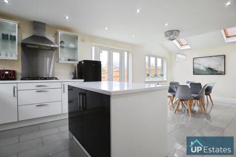 LIVING KITCHEN DINER