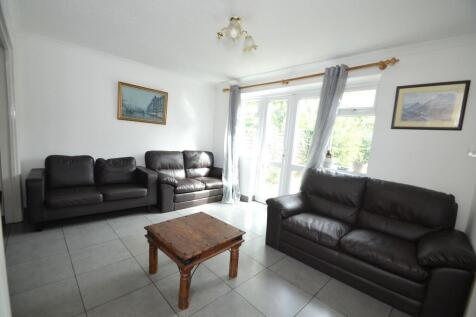 Moore Grove Crescent, Egham photo 4