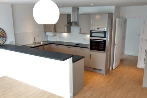 3 bedroom property well-located for University an