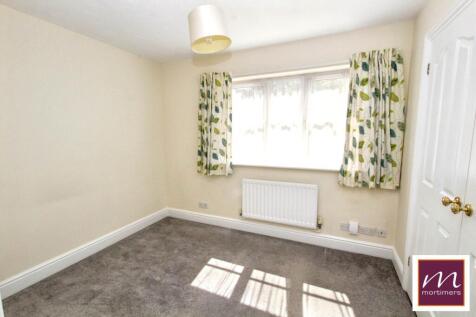 Fairford Leys Way, Aylesbury, Buckinghamshire, HP19 photo 4