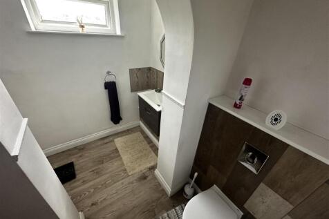 Downstairs Toilet.jpeg