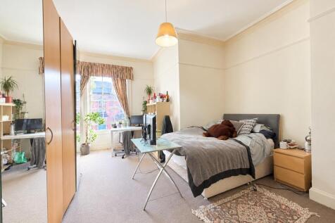 Clarendon Road, Leeds, West Yorkshire, UK, LS2 photo 4