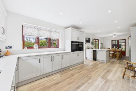 High Specification Fitted Breakfast Kitchen