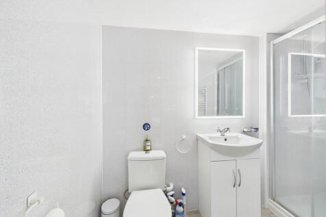Additional shower...
