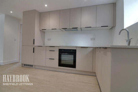 2-bed flat on Shenstone Road, Sheffield, £950/mo