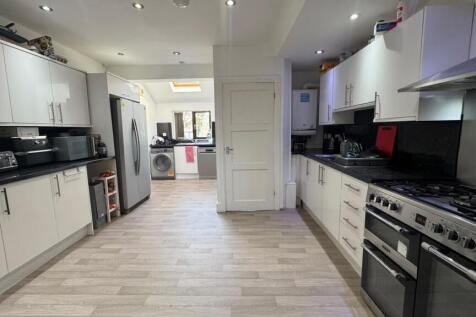 Harlaxton Drive, Nottingham, Nottinghamshire, NG7 photo 2