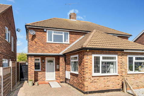Ashford, TW15 - property photo