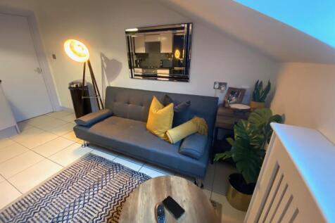 Portland St // 1 Bed Apt // August 2027 photo 4