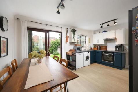 7 Niebull Close 3.JPG