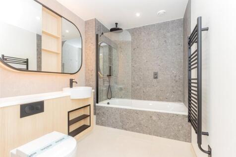 Henshaw Parade, The Hyde, London, NW9 photo 5