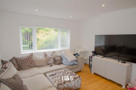 32 Sandy Hill - Lounge1.jpg