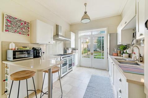 RUSKIN WALK, 75 (...