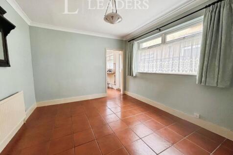 Ellis Road, Clacton-on-Sea, Essex, CO15 photo 4