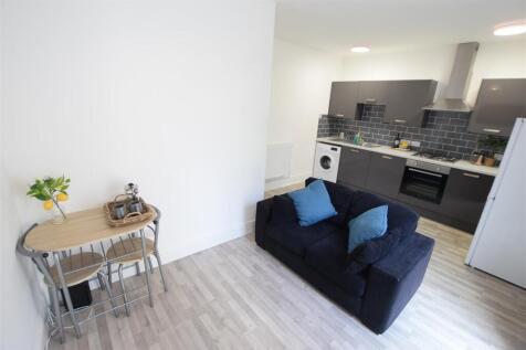 27/28 - Portland Street - Student Apartment photo 3
