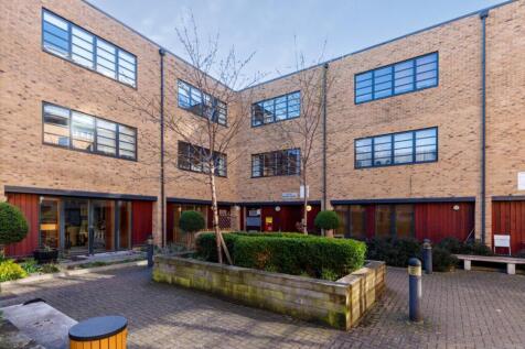 Mildmay Avenue 10...