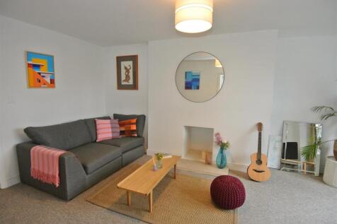 Living Room 4.JPG