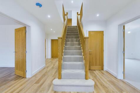 CAM04671G0-PR0012-STILL011