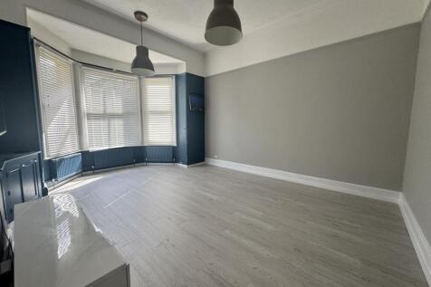 Rayleigh Road, Hutton, Brentwood photo 3