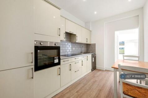 Melbourne Avenue, London, N13 photo 4